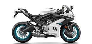 CFMOTO 675SR-R 2025 vs Suzuki GSX-8S 2023 CFMOTO 675SR-R 2025 vs Suzuki GSX-8S 2023