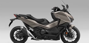 Honda Forza 750 2025 vs BMW R 1250 RT 2019 Honda Forza 750 2025 vs BMW R 1250 RT 2019