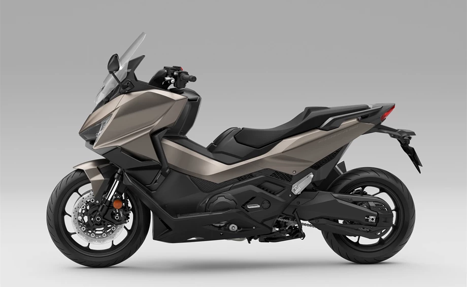 Honda Forza 750 Bild 8: Honda Forza 750