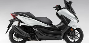 Yamaha TMAX Tech MAX 2025 vs Honda Forza 350 2025 Yamaha TMAX Tech MAX 2025 vs Honda Forza 350 2025