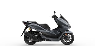 Honda PCX125 DX 2025 vs Piaggio MP3 300 ie Sport 2018