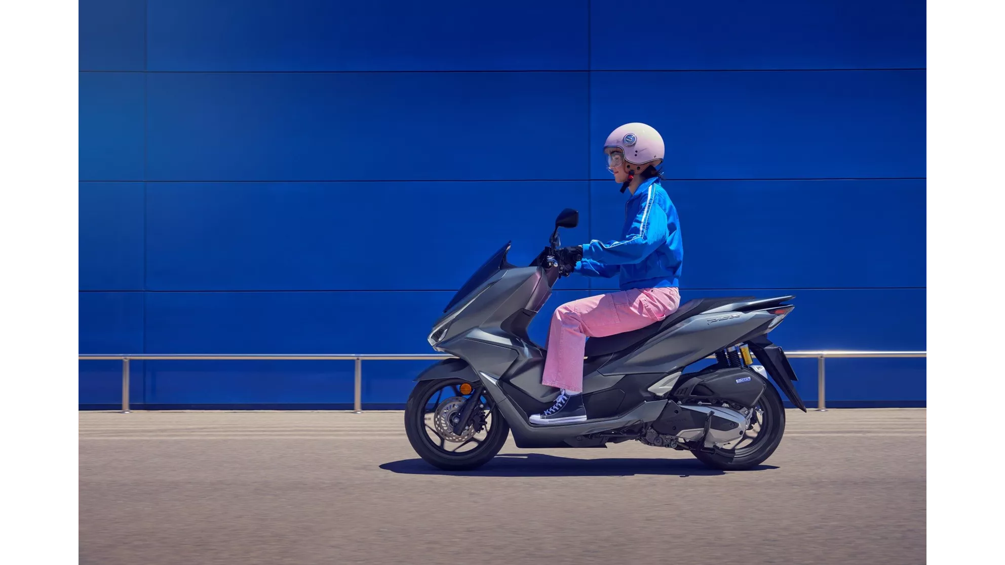 Honda PCX125 DX - Image 10 Honda PCX125 DX - Image 10