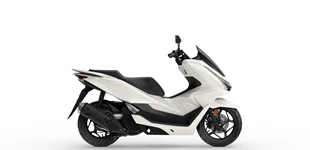 Honda PCX125 2025 vs Yamaha NMAX 125 2021 Honda PCX125 2025 vs Yamaha NMAX 125 2021