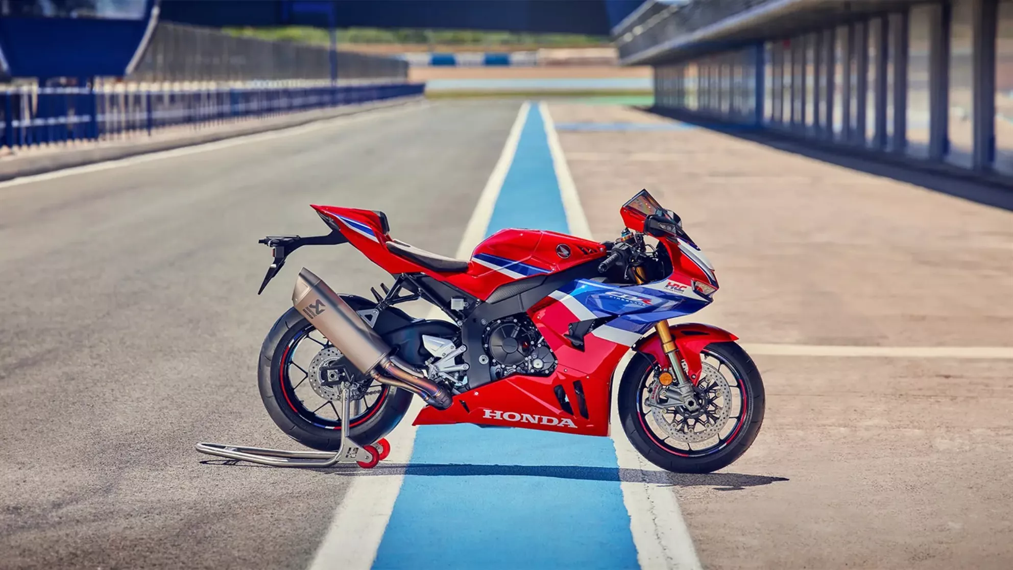 Honda CBR1000RR-R Fireblade - Image 4 Honda CBR1000RR-R Fireblade - Image 4