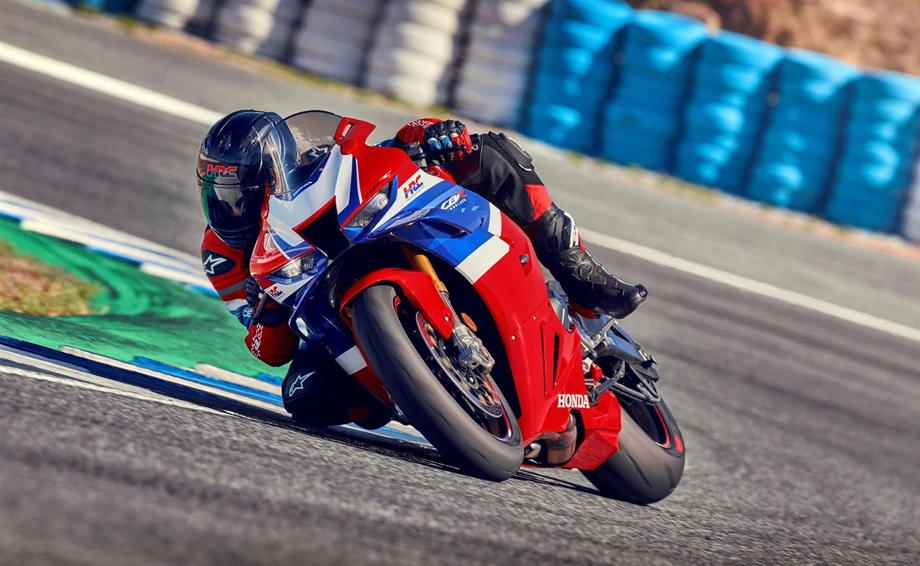 Honda CBR1000RR-R Fireblade SP Bild 2: Honda CBR1000RR-R Fireblade SP