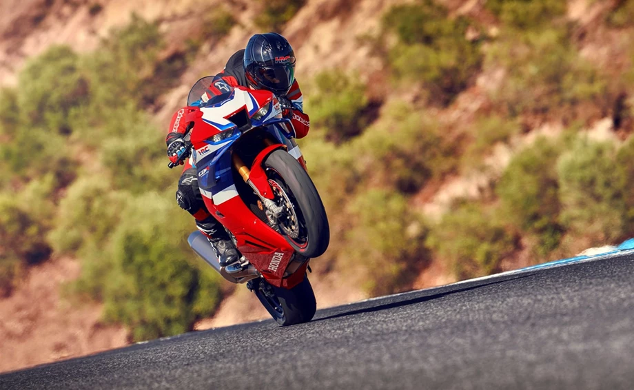 Honda CBR1000RR-R Fireblade SP Bild 4: Honda CBR1000RR-R Fireblade SP