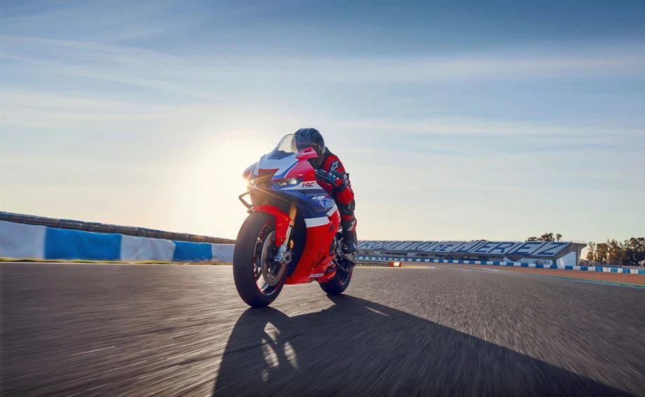 Honda CBR1000RR-R Fireblade SP Bild 6: Honda CBR1000RR-R Fireblade SP
