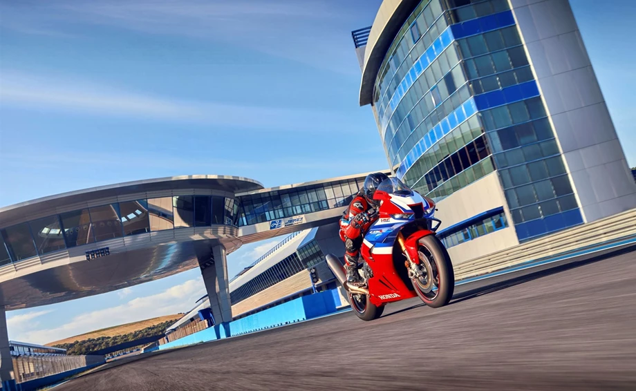 Honda CBR1000RR-R Fireblade SP Bild 18: Honda CBR1000RR-R Fireblade SP