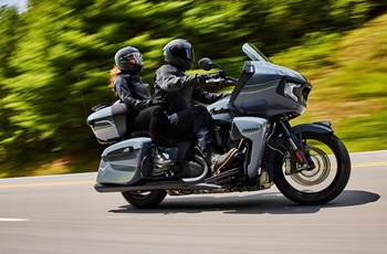 Indian Pursuit Dark Horse 2025 - Bild 3