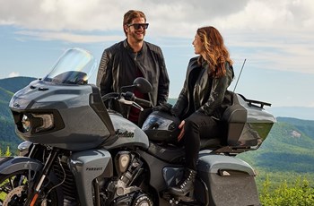 Indian Pursuit Dark Horse 2025 - Bild 7