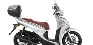 Yamaha NMAX 125 2025 vs Kymco New People S 125i ABS 2025 Yamaha NMAX 125 2025 vs Kymco New People S 125i ABS 2025