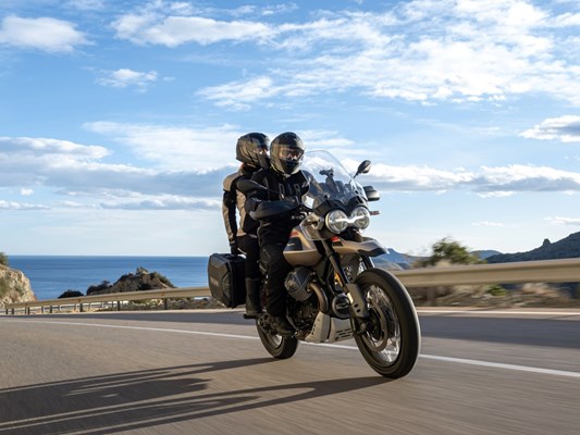 Moto Guzzi V85 TT Travel () - Bild 2