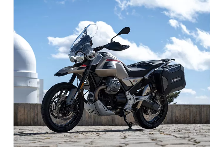 Moto Guzzi V85 TT Travel 2025 Moto Guzzi V85 TT Travel 2025