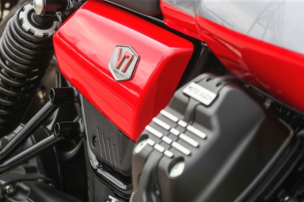 Moto Guzzi V7 Stone Corsa () - Bild 7