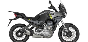 Aprilia Tuono V4 1100 Factory 2025 vs Moto Guzzi Stelvio 2025