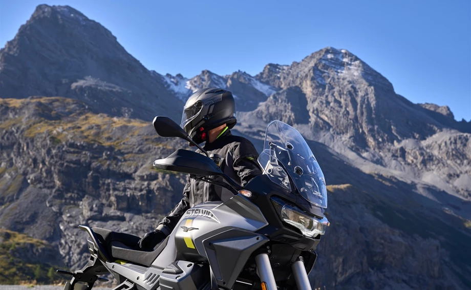 Moto Guzzi Stelvio Bild 24: Moto Guzzi Stelvio