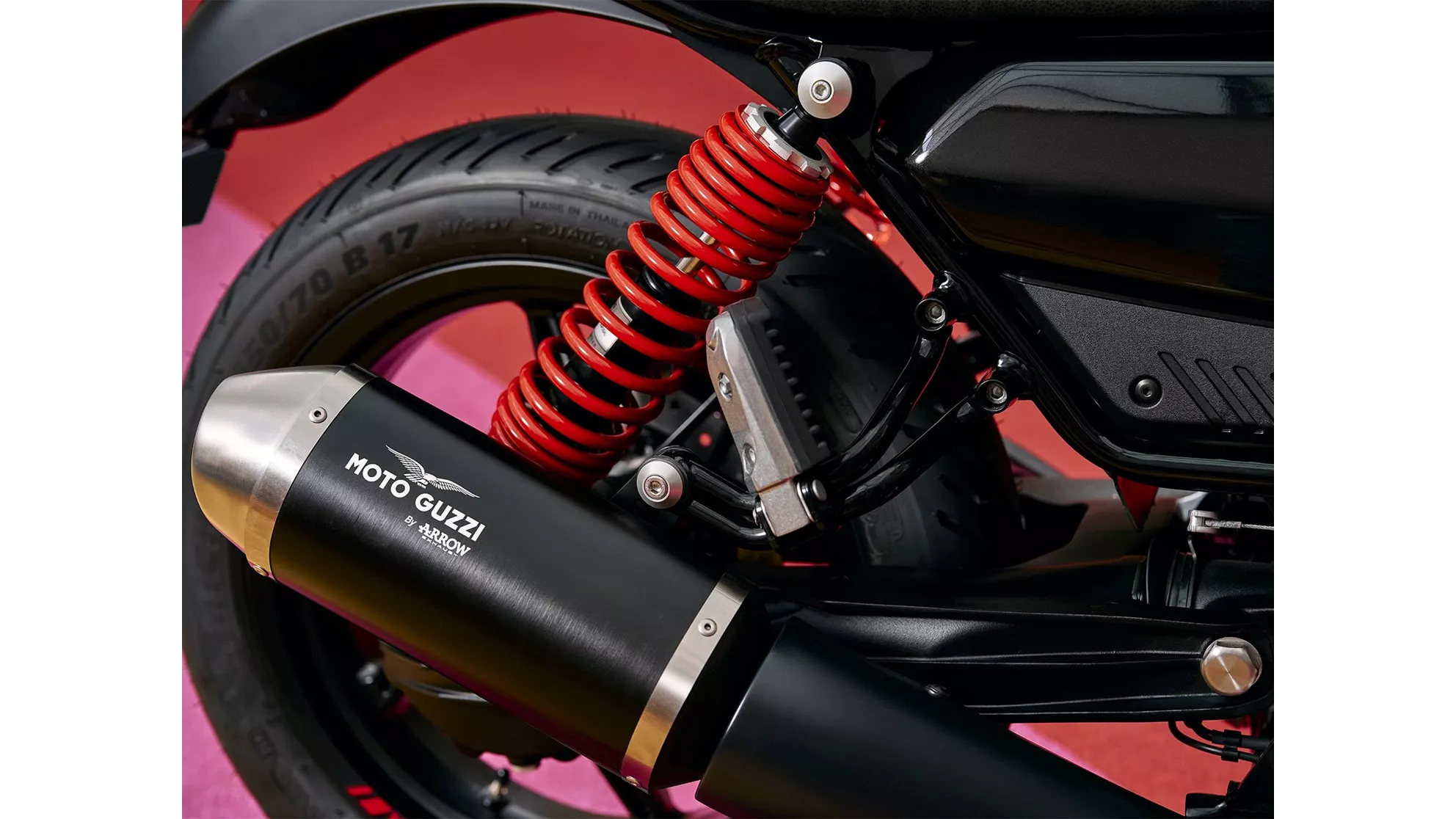 Moto Guzzi V7 Stone Ten - Image 1 Moto Guzzi V7 Stone Ten - Image 1