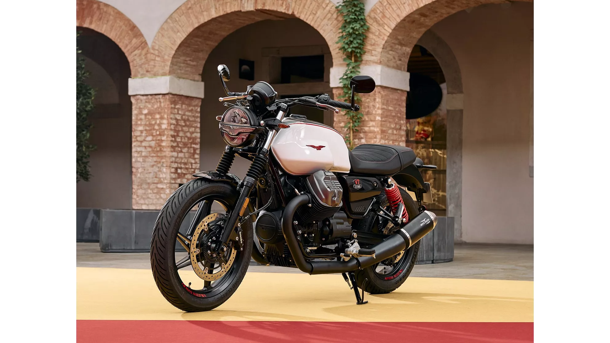 Moto Guzzi V7 Stone Ten - Image 3 Moto Guzzi V7 Stone Ten - Image 3