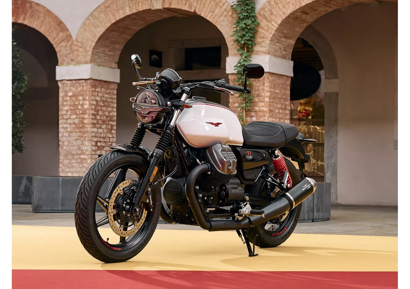 Moto Guzzi V7 Stone Ten 2025 Moto Guzzi V7 Stone Ten 2025