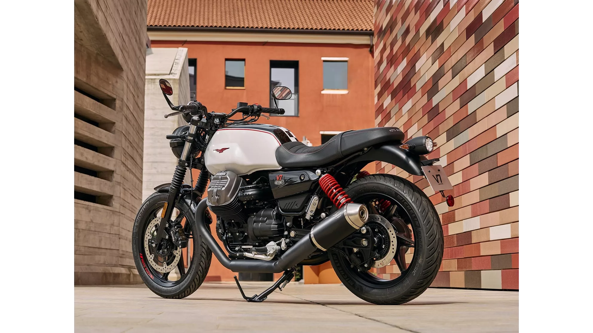 Moto Guzzi V7 Stone Ten - Image 5 Moto Guzzi V7 Stone Ten - Image 5