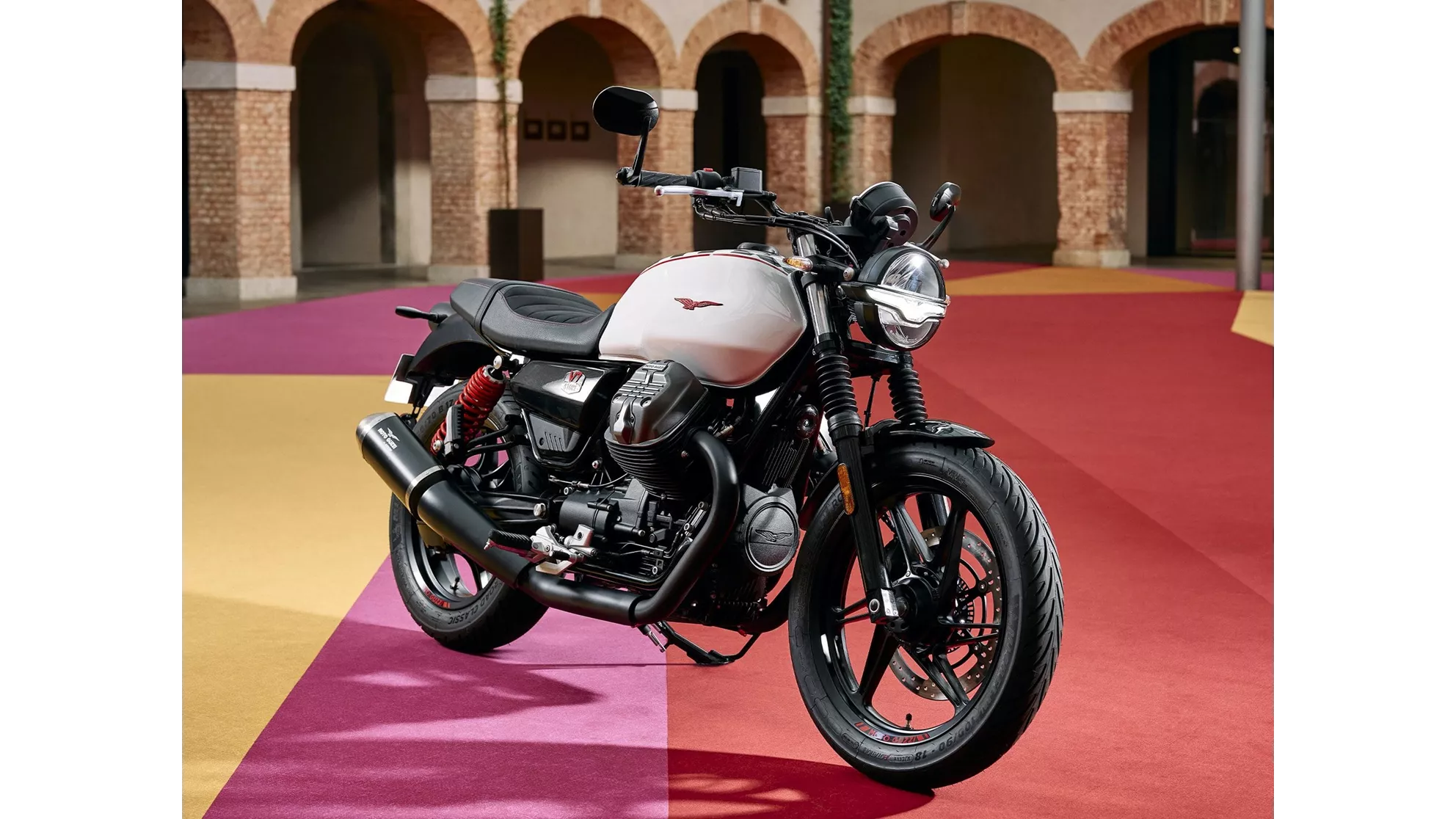 Moto Guzzi V7 Stone Ten - Image 6 Moto Guzzi V7 Stone Ten - Image 6