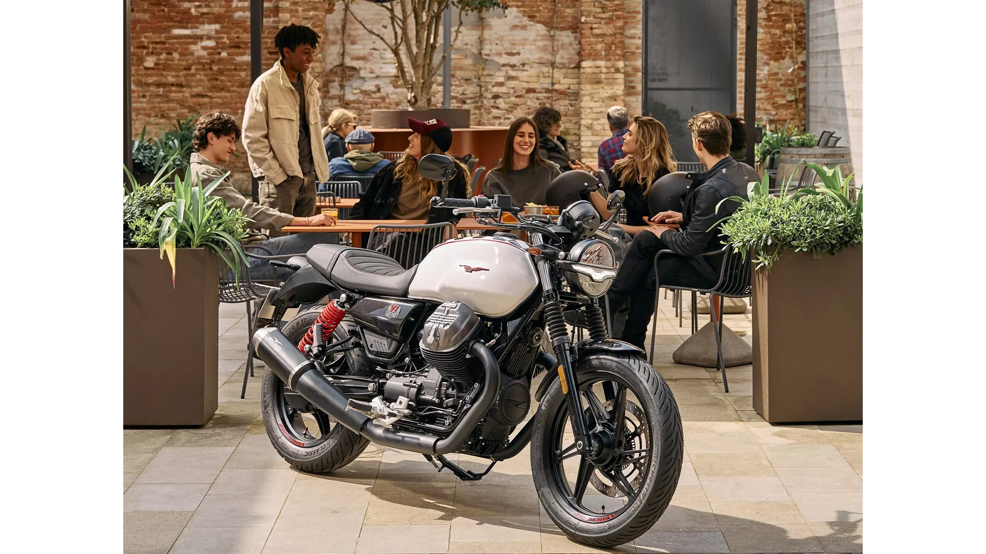 Moto Guzzi V7 Stone Ten - Image 7 Moto Guzzi V7 Stone Ten - Image 7