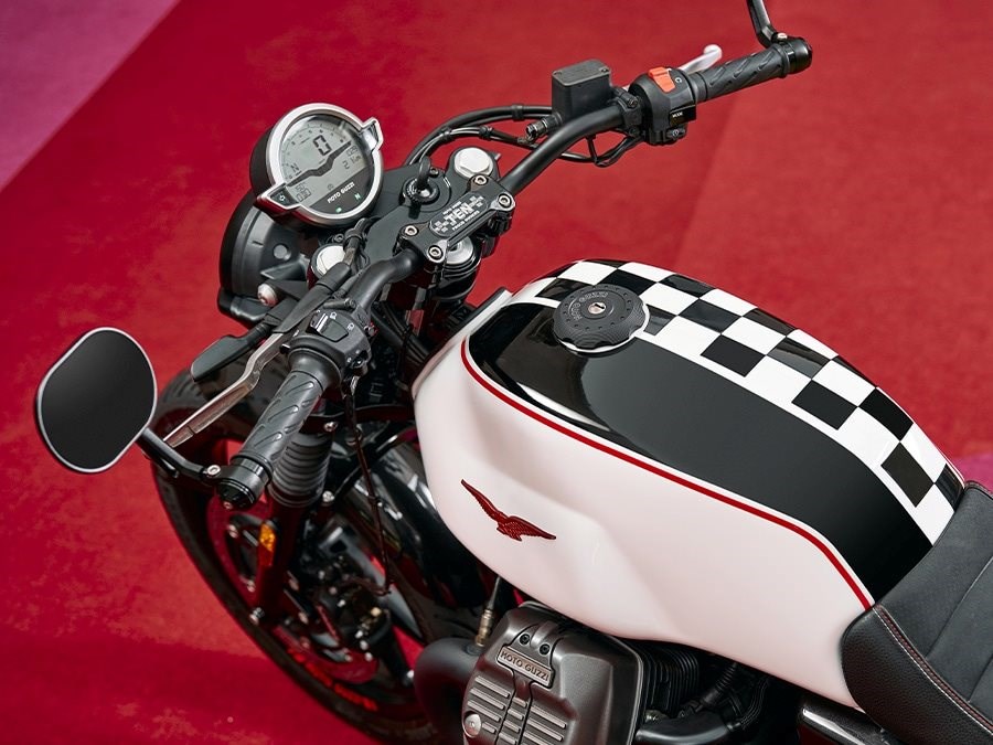 Moto Guzzi V7 Stone Ten