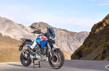 Moto Guzzi Stelvio Duecento Tributo 2025 - Bild 3