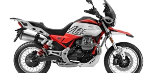 Triumph Tiger 900 GT Pro 2020 vs Moto Guzzi V85 TT 2025 Triumph Tiger 900 GT Pro 2020 vs Moto Guzzi V85 TT 2025