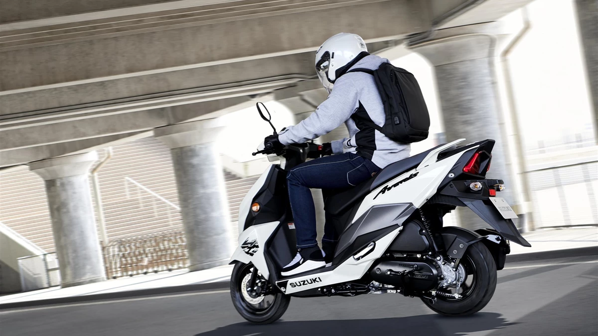 Suzuki Avenis 125 Bild 6: Suzuki Avenis 125