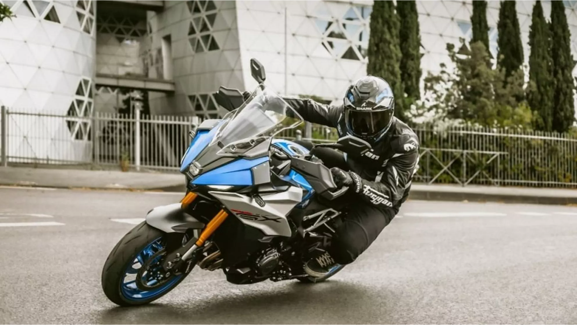 Suzuki GSX-S1000GX - Image 4 Suzuki GSX-S1000GX - Image 4