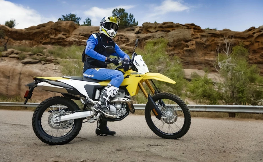 Suzuki DR-Z4S Bild 9: Suzuki DR-Z4S