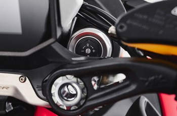 MV Agusta Dragster 800 R 2025 - Bild 9