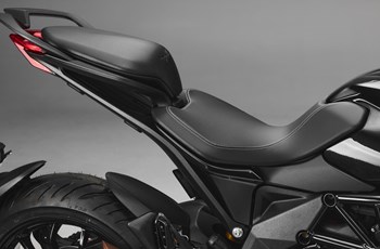 MV Agusta Turismo Veloce 800 R 2025 - Bild 17