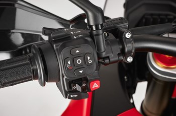 MV Agusta Enduro Veloce 2025 - Bild 13