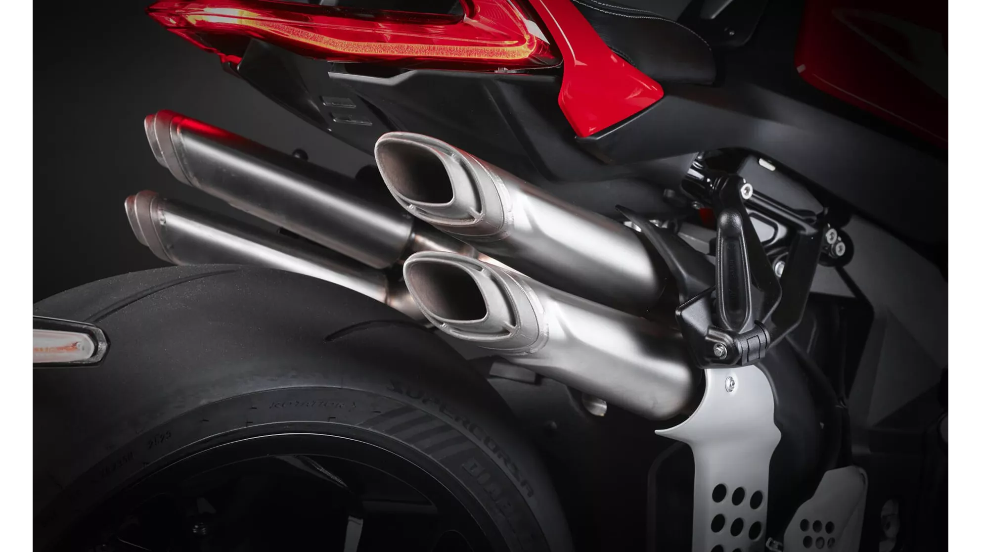 MV Agusta Brutale 1000 Ottantesimo - Slika 7 MV Agusta Brutale 1000 Ottantesimo - Slika 7