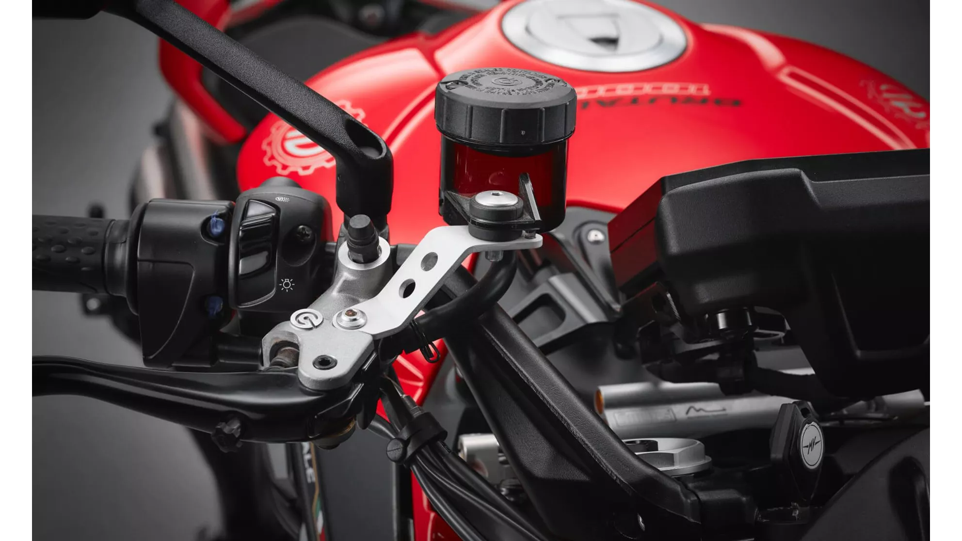 MV Agusta Brutale 1000 Ottantesimo - Slika 8 MV Agusta Brutale 1000 Ottantesimo - Slika 8