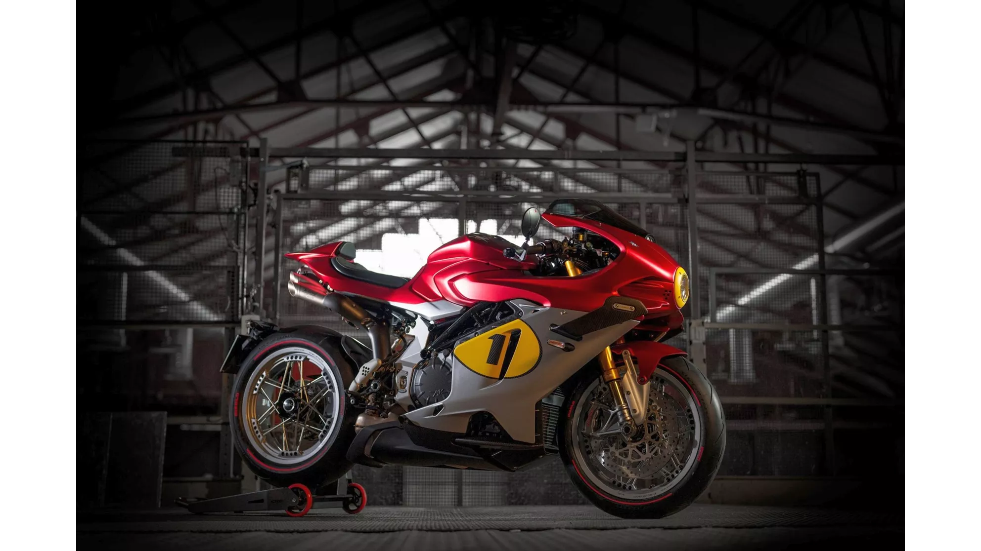 MV Agusta Superveloce 1000 Ago - Image 1 MV Agusta Superveloce 1000 Ago - Image 1