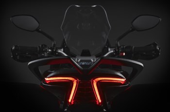 MV Agusta Turismo Veloce 800 Lusso SCS 2025 - Bild 18 MV Agusta Turismo Veloce 800 Lusso SCS 2025 - Bild 18