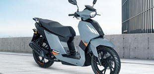 Peugeot Tweet 50 GT 2025 vs Peugeot Tweet 50 2025