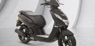 Peugeot Kisbee 50 GT 2025 vs Peugeot Kisbee 50 Black Edition 2025