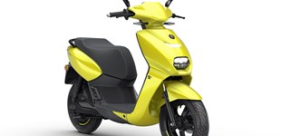 Peugeot Kisbee SE 2025 vs Vespa Primavera Elettrica 2024