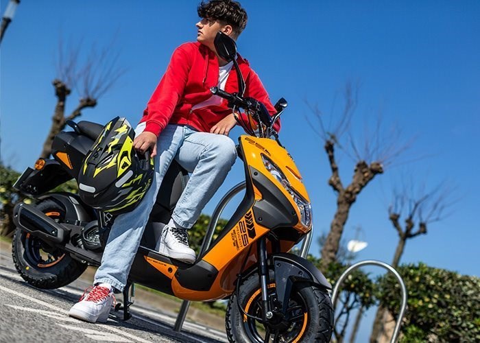 Peugeot Streetzone 50 10" Naked