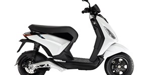 Piaggio 1 + 2025 vs Yamaha NEO's Dual Battery 2025