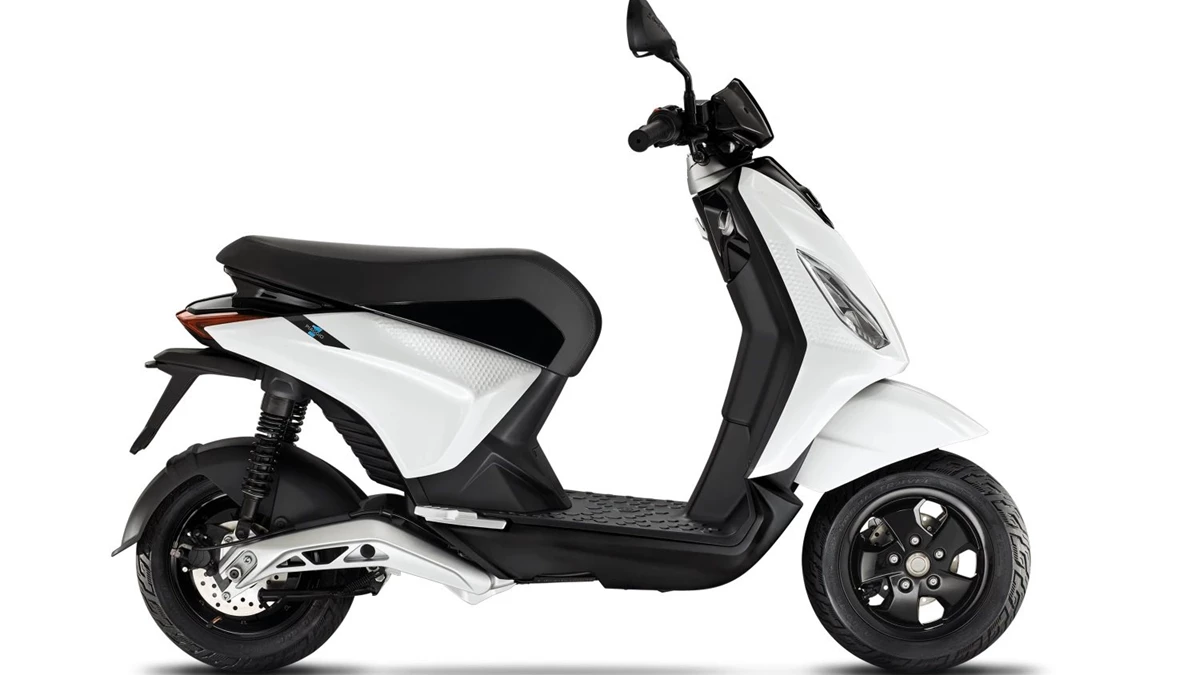 Piaggio 1 + Bild 1: Piaggio 1 +