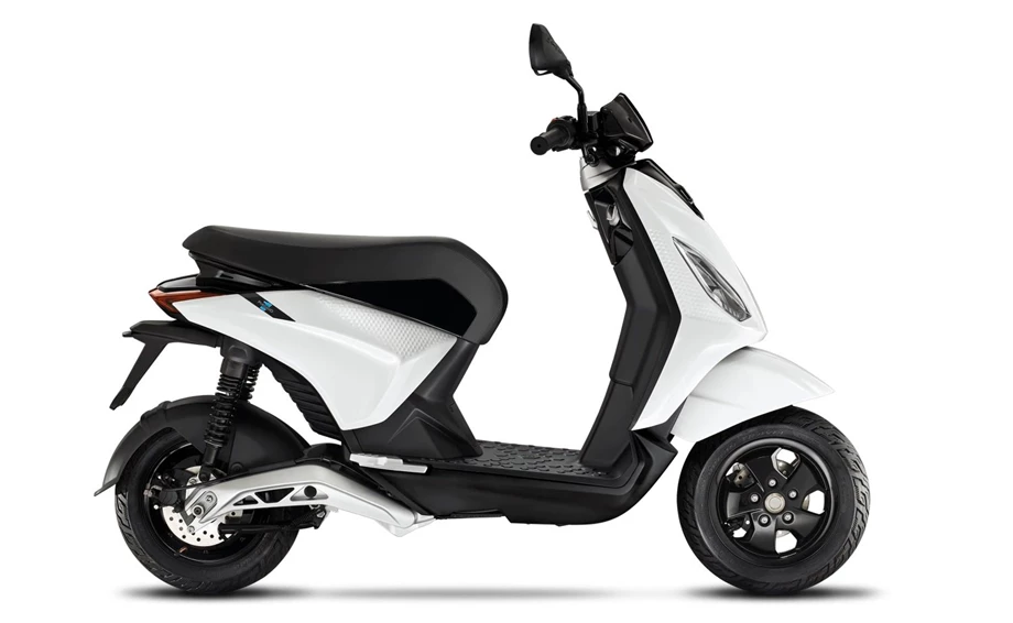 Piaggio 1 + Bild 1: Piaggio 1 +
