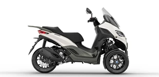Piaggio Beverly 350ie Sport Touring 2020 vs Piaggio MP3 310 2025 Piaggio Beverly 350ie Sport Touring 2020 vs Piaggio MP3 310 2025