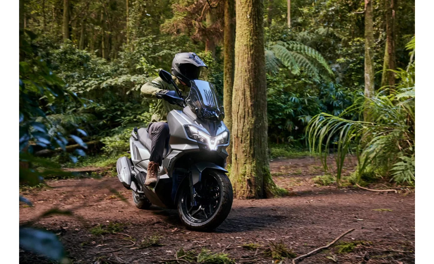 Sym ADX 300 2025 Vs Yamaha XMAX 300 2019 sym-adx-300-2025-vs-yamaha-xmax-300-2019