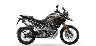 Triumph Tiger 1200 Rally PRO 2025 vs KTM 1290 Super Adventure R 2024 Triumph Tiger 1200 Rally PRO 2025 vs KTM 1290 Super Adventure R 2024