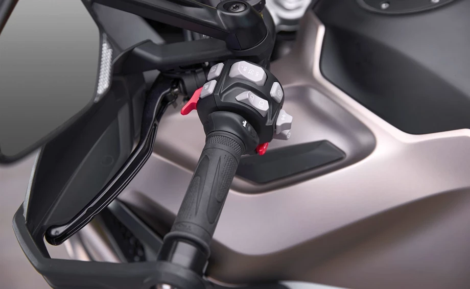 Triumph Tiger 1200 Rally Explorer Bild 9: Triumph Tiger 1200 Rally Explorer